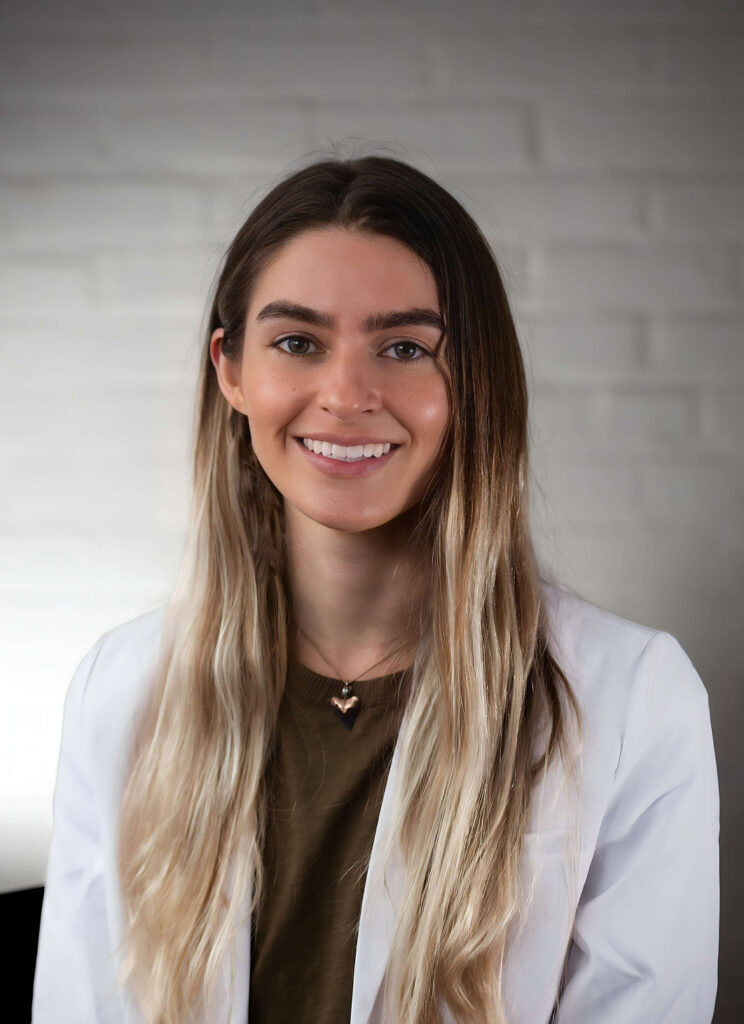 Lindsey MacMillan Headshot