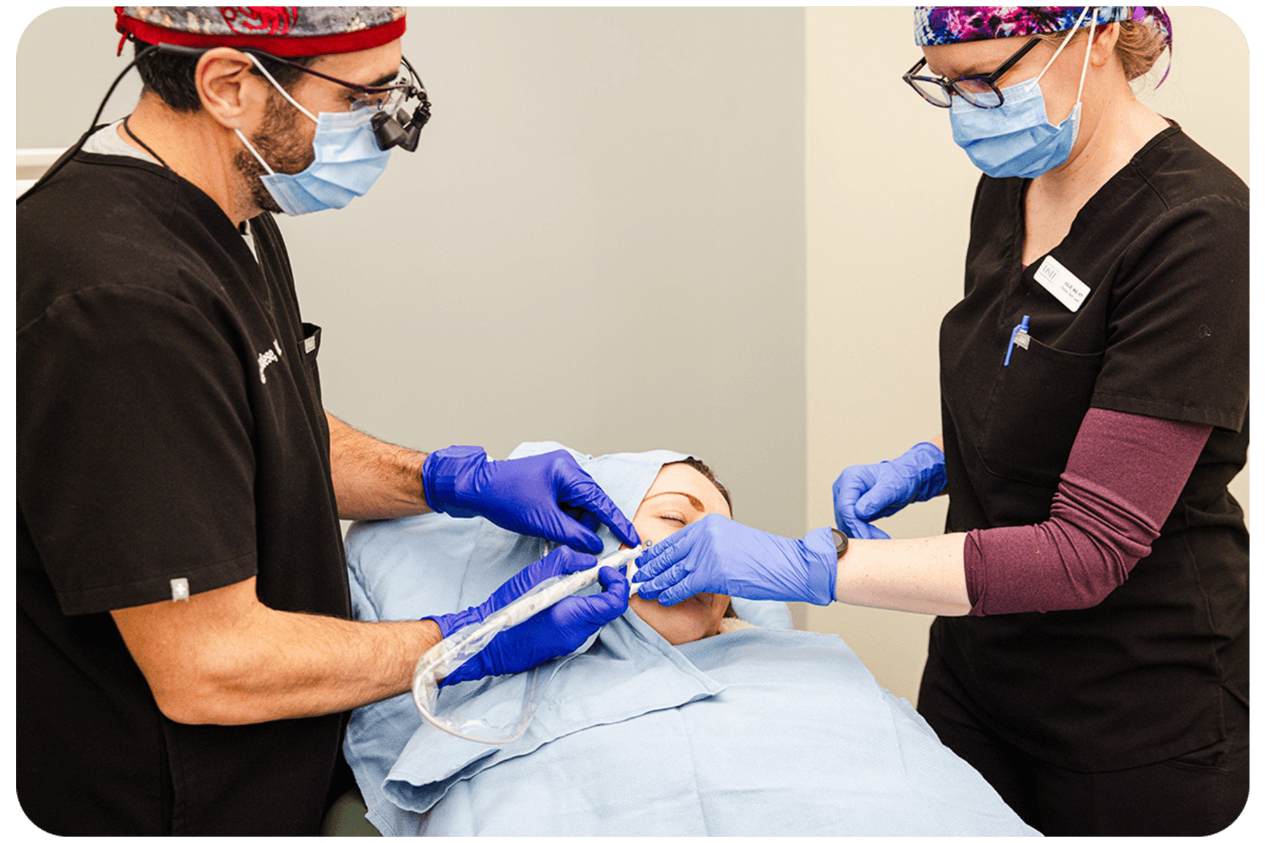 Dr Mendese and MA performing a Mohs procedure